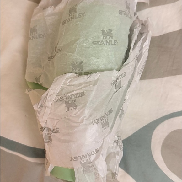 Quencher H2.0 Flowstate Tumbler 40oz - Picture 3 of 11